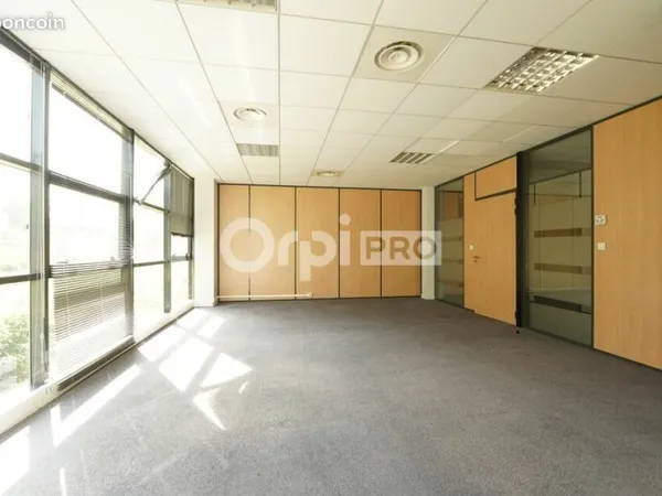 Bureau 374 m²