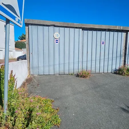 Grand Garage Double / Stockage + Parking ext - Quartier Saint Maurice