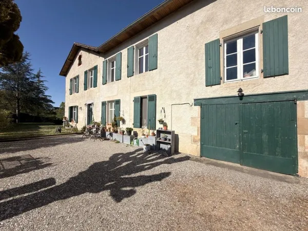 Propriété 10 pièces 213 m²