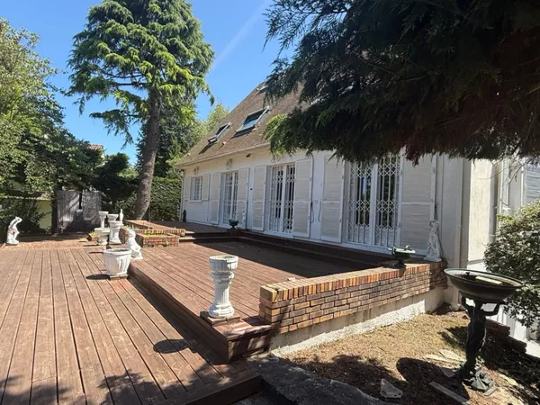 L'Étang-la-Ville Maison familiale de 201,75 m² avec jardin de