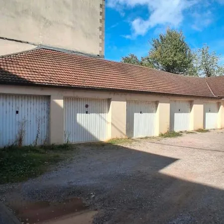 Garage Remiremont proche commerces Dispo le 01/11/2026 Loyer 65 Caution 60