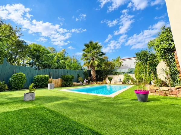 Maison R+1 de 178m2 avec studio et piscine sur un terrain de
