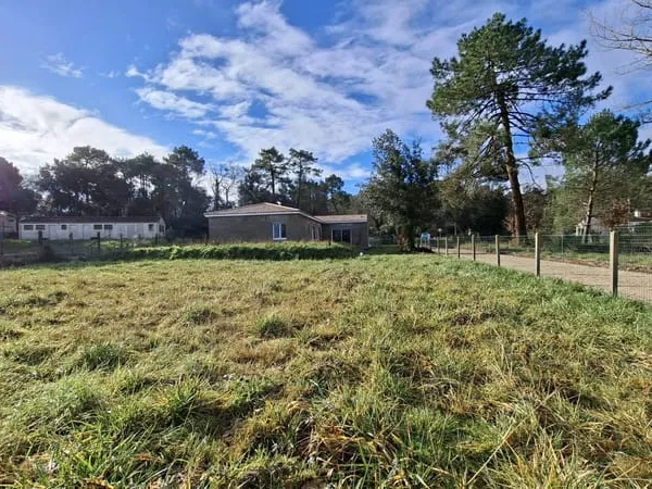 TERRAIN CONSTRUCTIBLE 901 m2