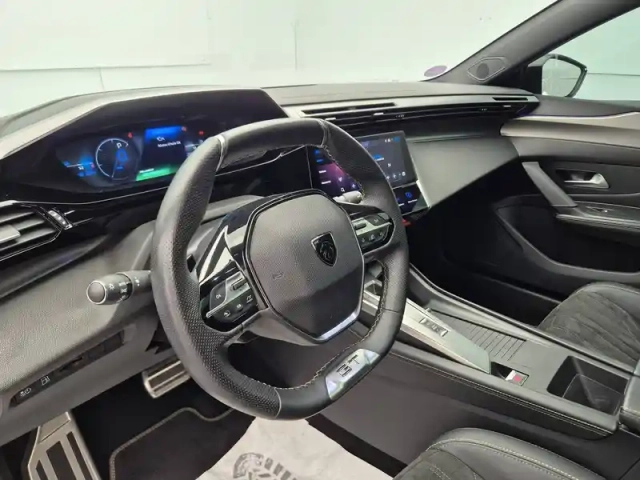 Peugeot 308 phev 225 e-eat8 — photo 12
