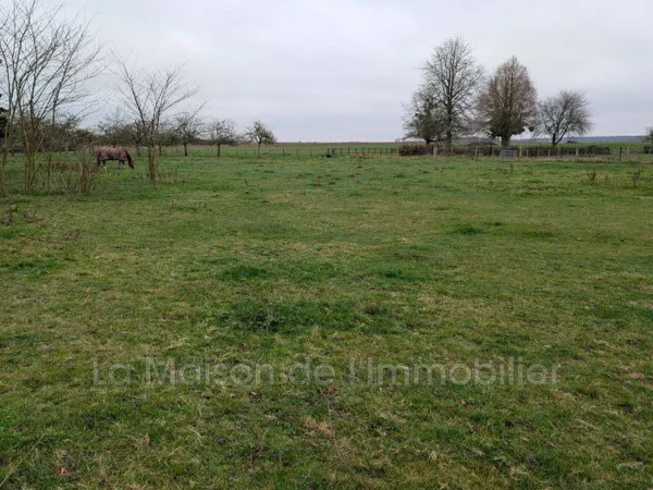 Terrain constructible 818 m²