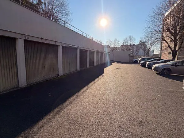 Box fermé / place de parking / residence sécurisé fresnes
