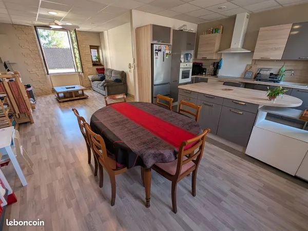 Bel appartement tout confort avec jardin, entrée indépendante, combles, cave