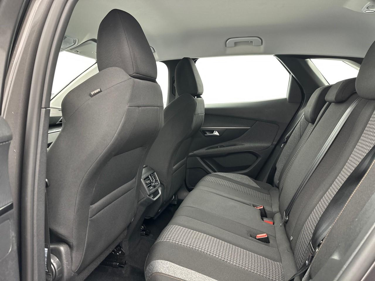 Peugeot 3008 puretech 130ch s&s eat8 active pack — photo 11