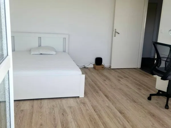 Appartement 4 pièces 12 m²