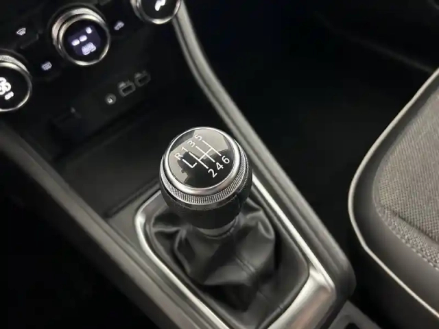 Renault Captur mild hybrid 140 — photo 43