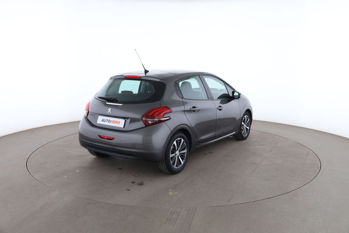 Peugeot 208 1.2 PureTech Active — photo 5