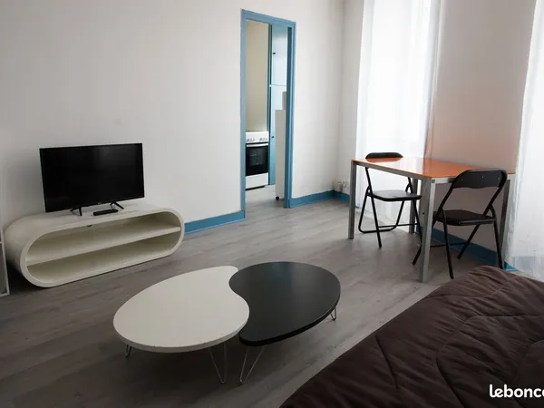 Centre-ville Barbezieux T2 meublé lumineux