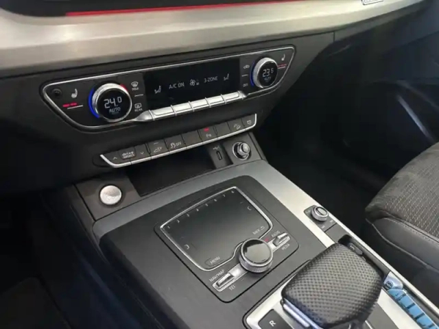 Audi Q5 55 tfsi e quattro s line 2.0 3 — photo 18