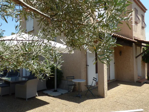 La Garde - Les Savels : maison familiale avec piscine, garage et beau potentiel dans un secteur rech