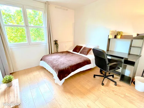 Chambre colocation meublée (Cergy Saint-Christophe)