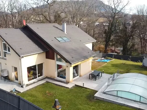 Pavillon 8 pièces 255 m²
