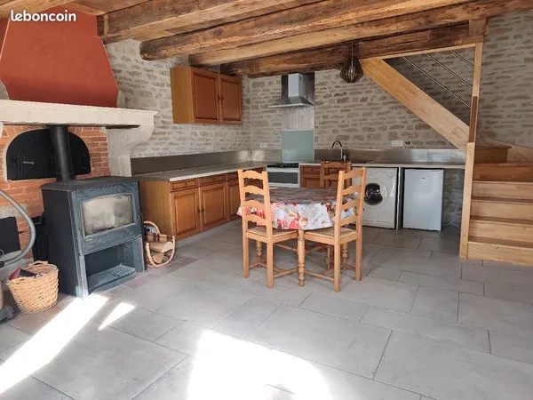 Petite maison en pierre