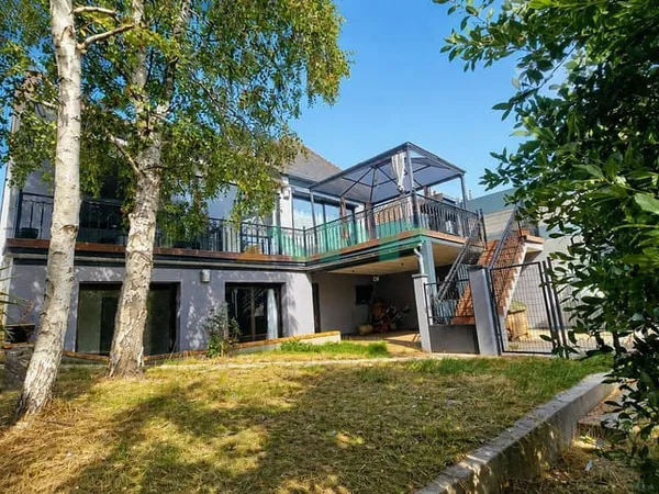 Maison 8 pièces 230 m²