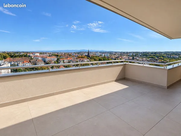 Attique 94 m² rénové à neuf, terrasse 35 m², vue panoramique, Mulhouse centre