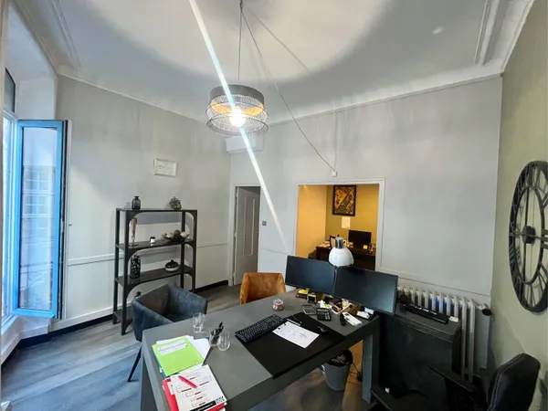Vends local commercial transformable en appartement - 75m²
