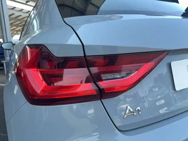 Audi A1 sportback 25 tfsi 95 ch bvm5 — photo 9