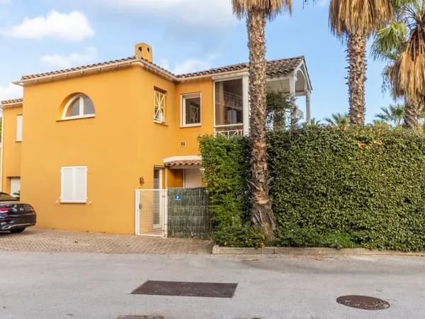 Appartement en rez-de-jardin avec Garage et Parking