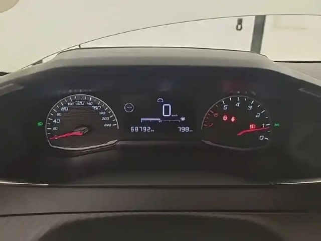 Peugeot 208 puretech 75 s&amp;s bvm5 — photo 10