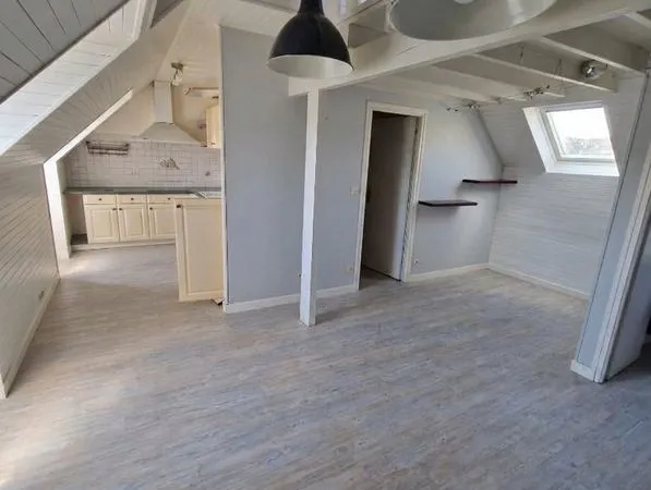 Appartement dernier étage avec vue rivière et clocher cathédrale