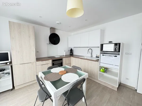 Bas de villa meublé année avec parking privé