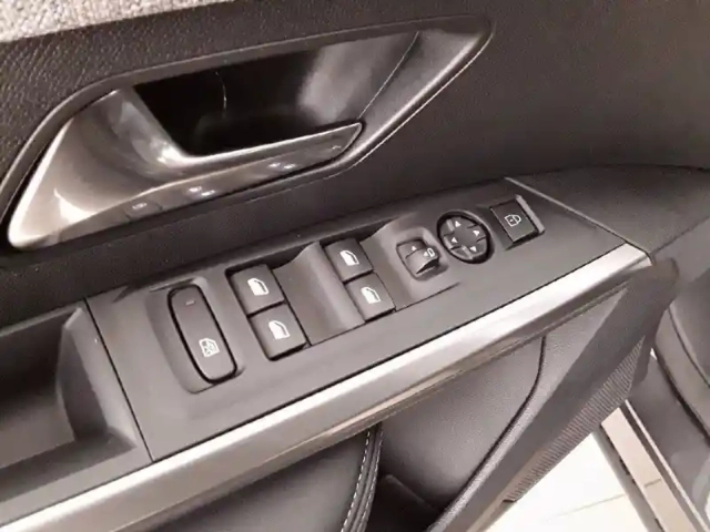 Peugeot 3008 hybrid 136 e-dcs6 — photo 26