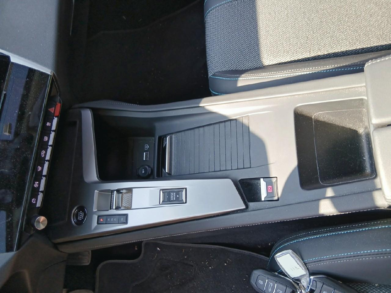 Peugeot 308 puretech 130ch s&s eat8 allure — photo 16