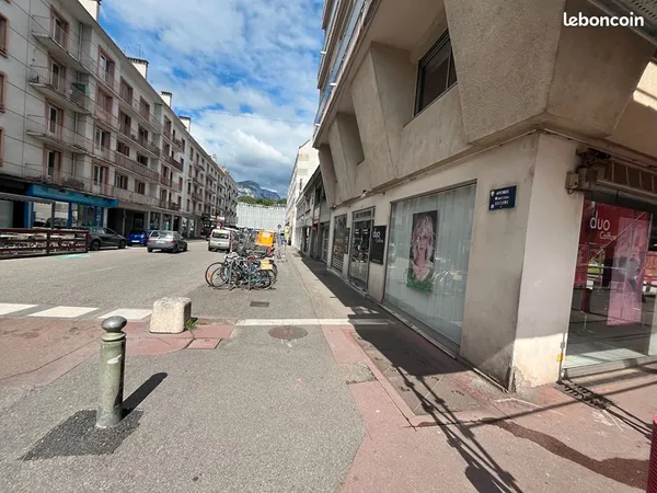 Local commercial 82 m² CHAMBERY