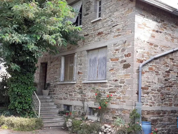 MAISON DE VILLE JARDIN GARAGE DEPENDANCE