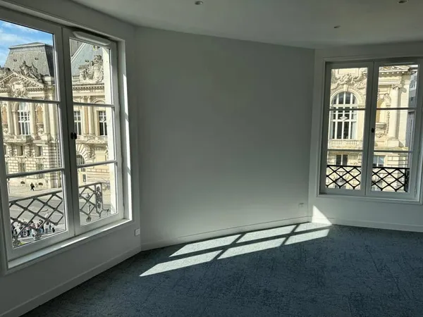 Bureau et espace de travail Location Tours 115m² 2140€