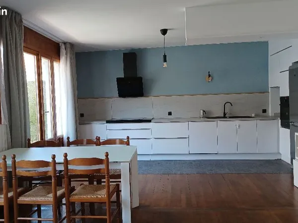 T3 meublé 82m2 avec terrasse (charges incluses)