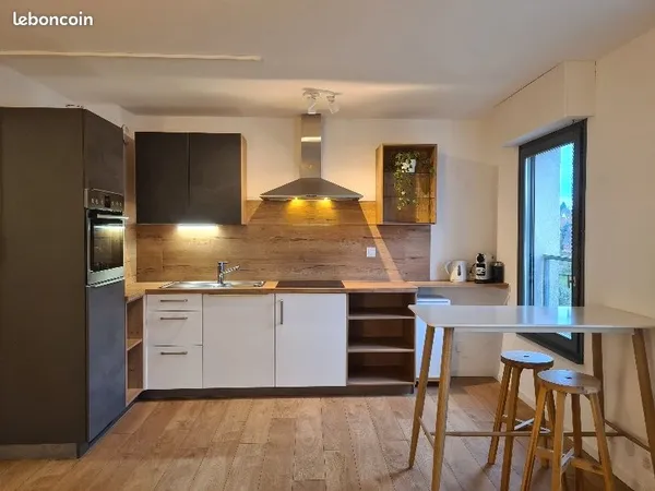 Charmant T1,5 meublé très lumineux dans résidence calme, refait à neuf, vue panoramique, veranda, do
