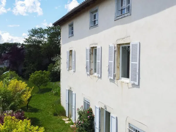 Propriété de 190 m² avec 4 Chambres et Jardin