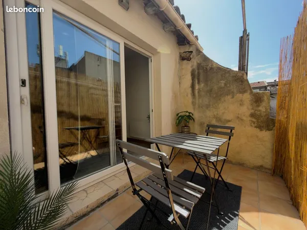 Avignon intra-muros - Studio meublé avec terrasse privative - 620 euros - Disponible en bail meublé 