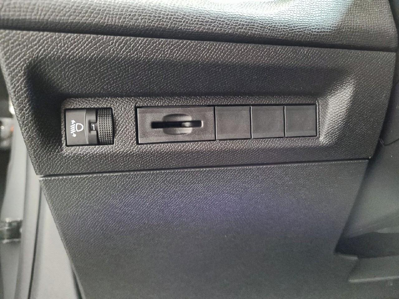 Peugeot 308 hybrid 145 e-dcs6 allure — photo 23