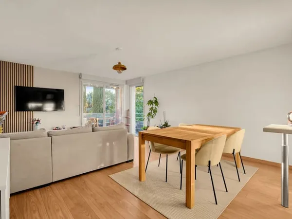 Appartement T4 de 81 M² rénové avec Terrasse et Box