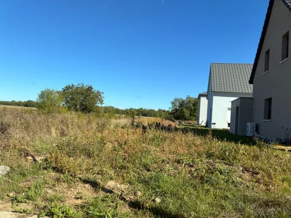 Terrain 303 m²