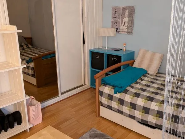 Chambre meublée