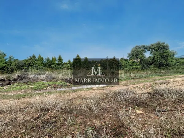 Terrain constructible de 978m² hors lotissement