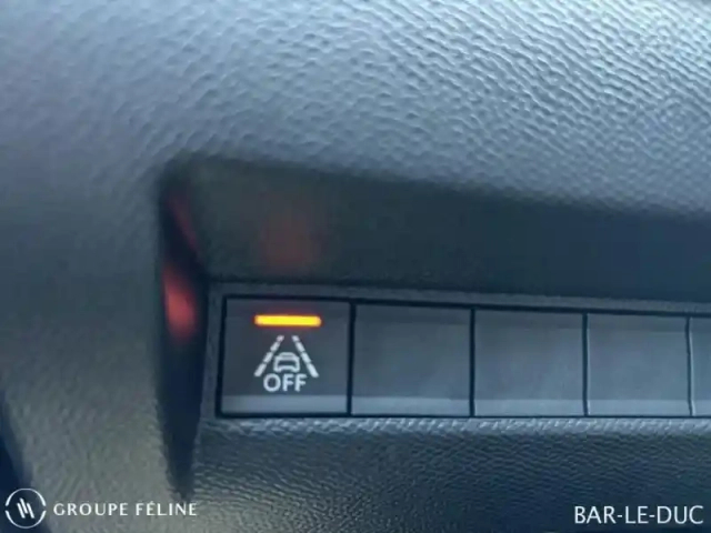 Peugeot 208 e- 136ch gt (2023) — photo 13