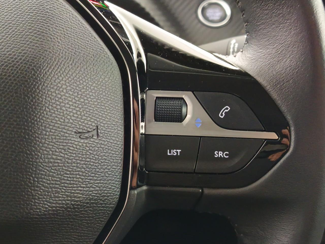 Peugeot 208 electrique 50 kwh 136ch allure — photo 15