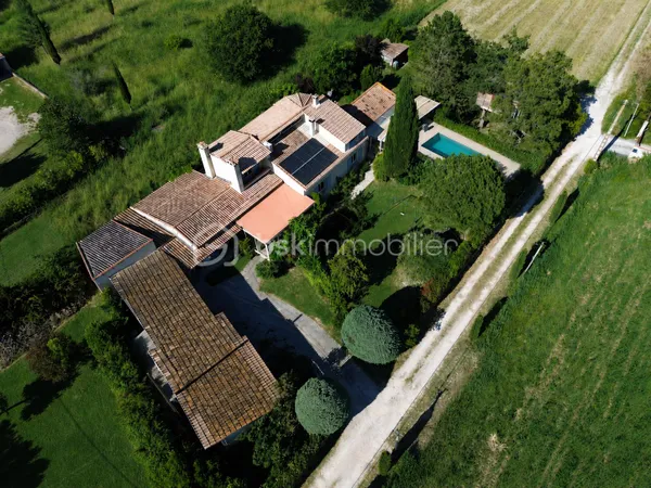 Maison 6 pièces 217 m²