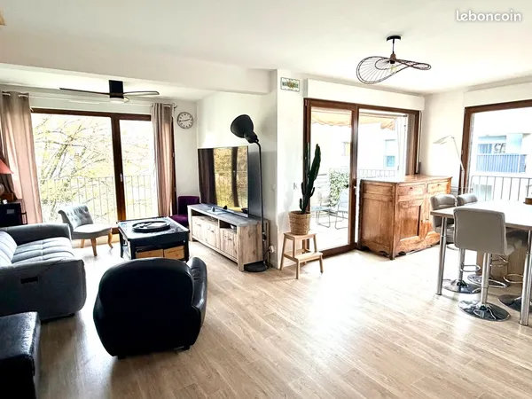 Bruges Petit Bruges Superbe duplex de 86m2 avec terrasse, balcon et parking sécurisé