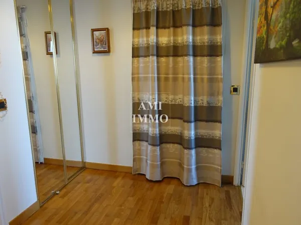 APPARTEMENT TROIS PIECES MEUBLE