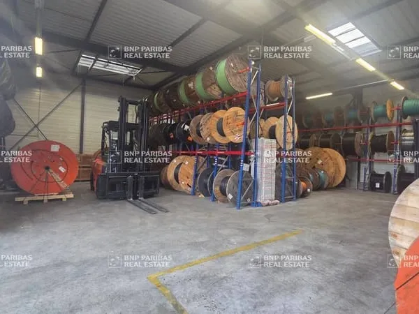 Local d'activité 1725 m²