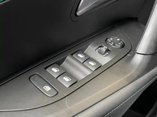 Peugeot 2008 1.2 puretech 130ch s&amp;s allure pack eat8 — photo 10